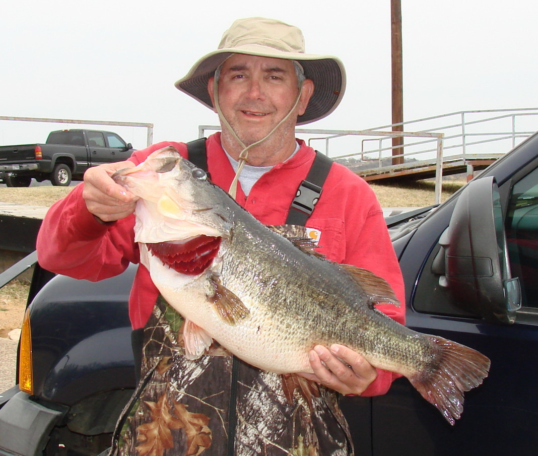 Lake Amon G. Carter produces ShareLunker 546