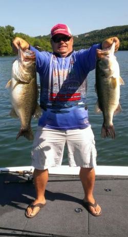 Donnie O'Neal's catches on a YUM Flash Mob Jr. consisted of one bass weighing 7.8 pounds, and a second weighing 11.8
